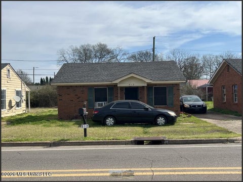 Homes For Sale - 812 20th Street<br/> Columbus, MS 39701