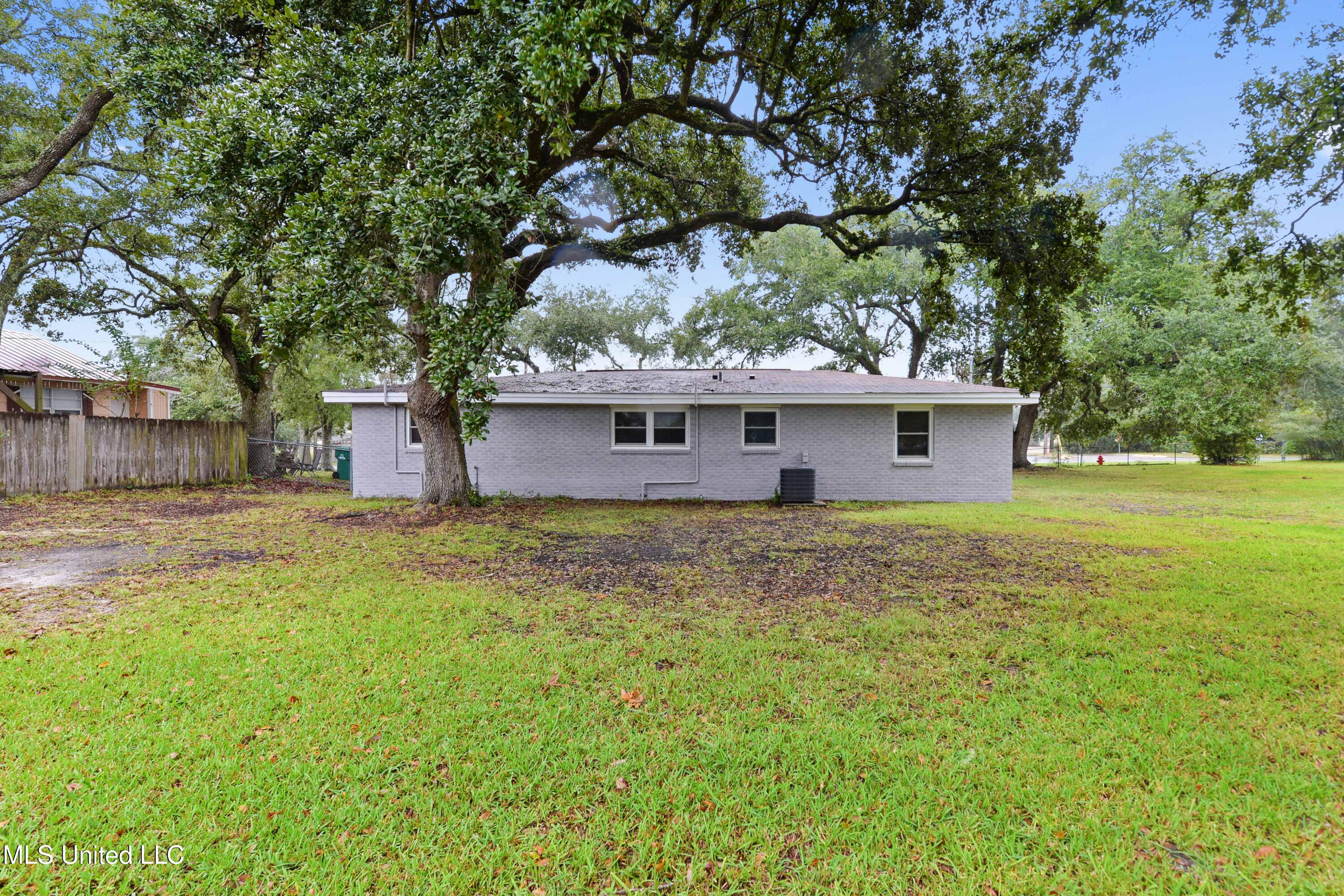 542 Demontluzin Avenue, Bay Saint Louis, Mississippi image 22