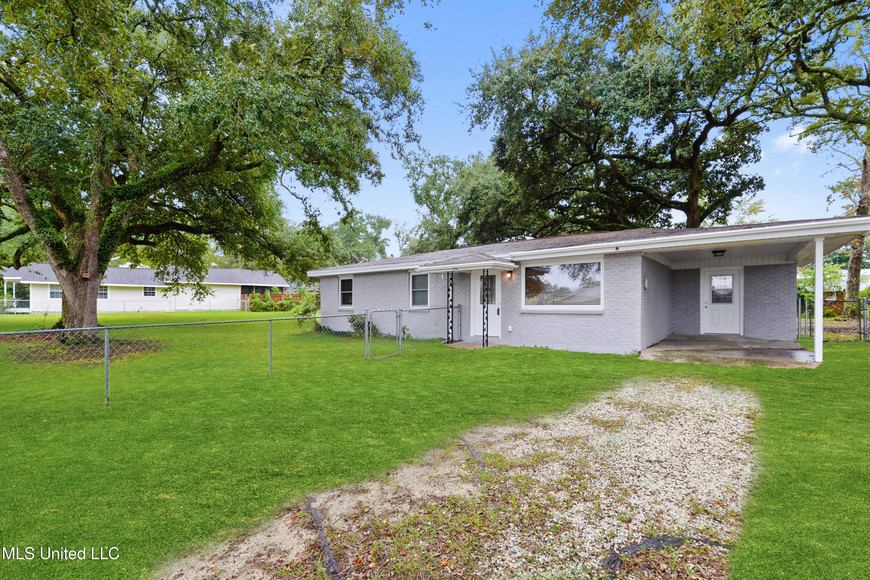 542 Demontluzin Avenue, Bay Saint Louis, Mississippi image 3