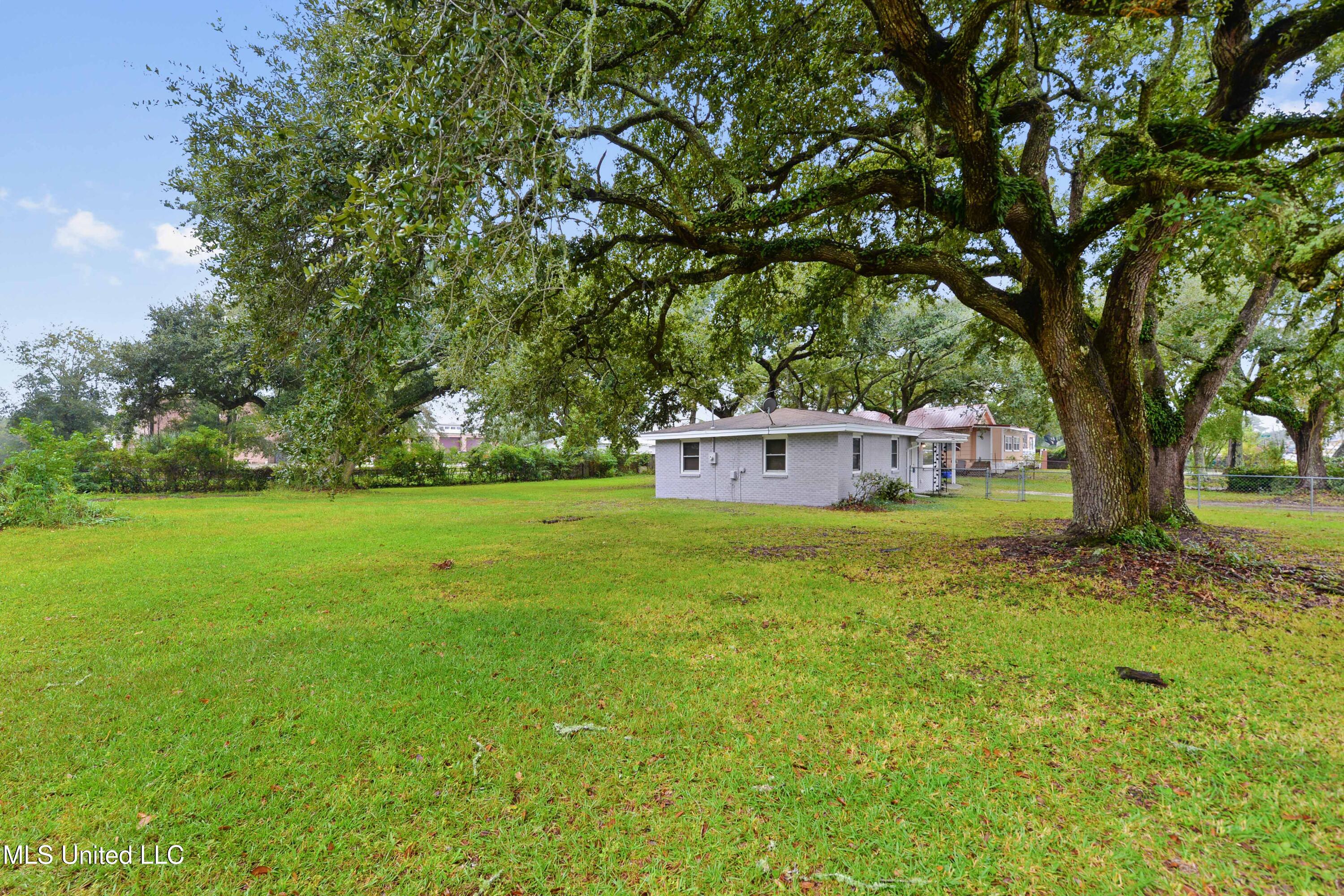 542 Demontluzin Avenue, Bay Saint Louis, Mississippi image 20