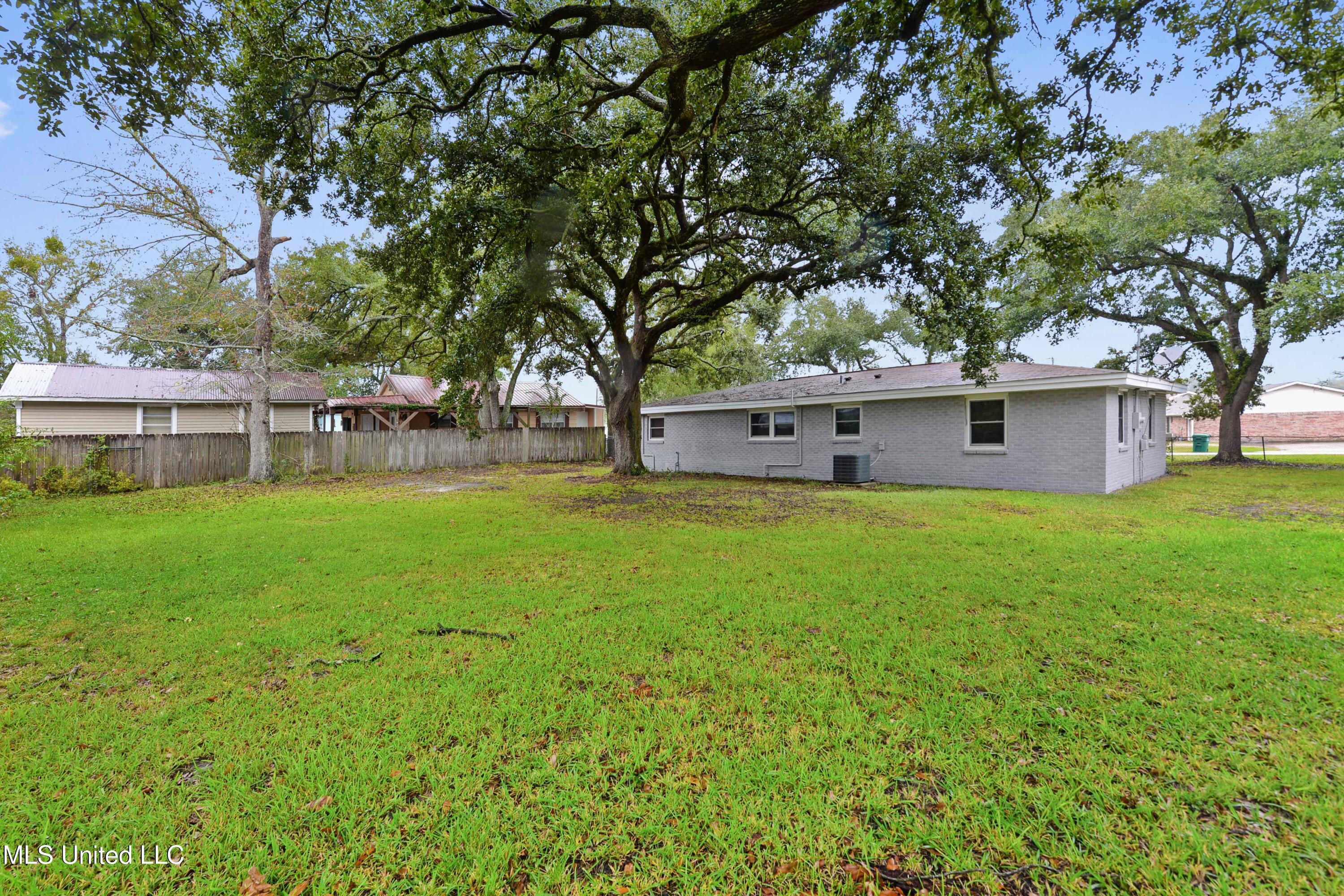 542 Demontluzin Avenue, Bay Saint Louis, Mississippi image 21