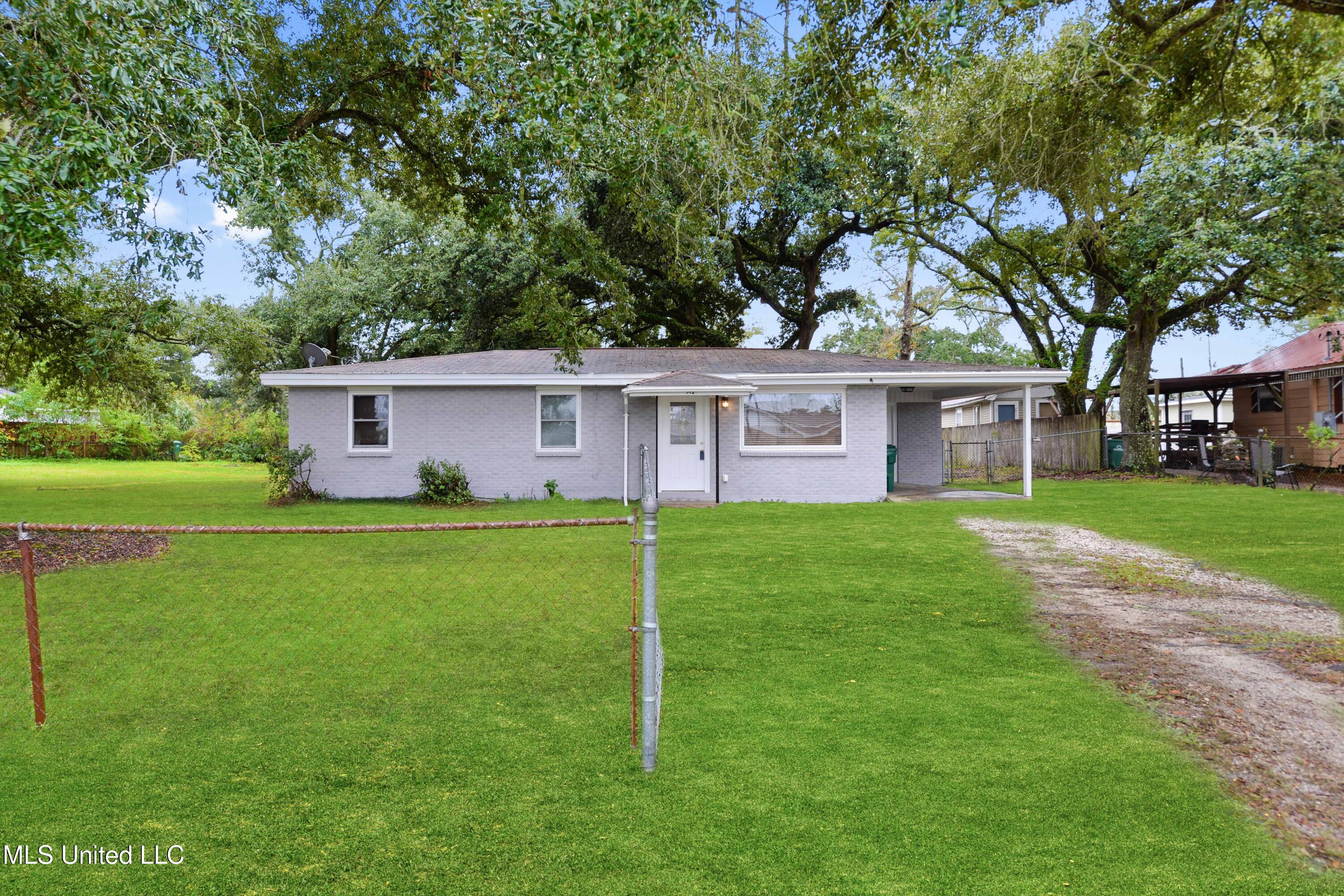 542 Demontluzin Avenue, Bay Saint Louis, Mississippi image 4