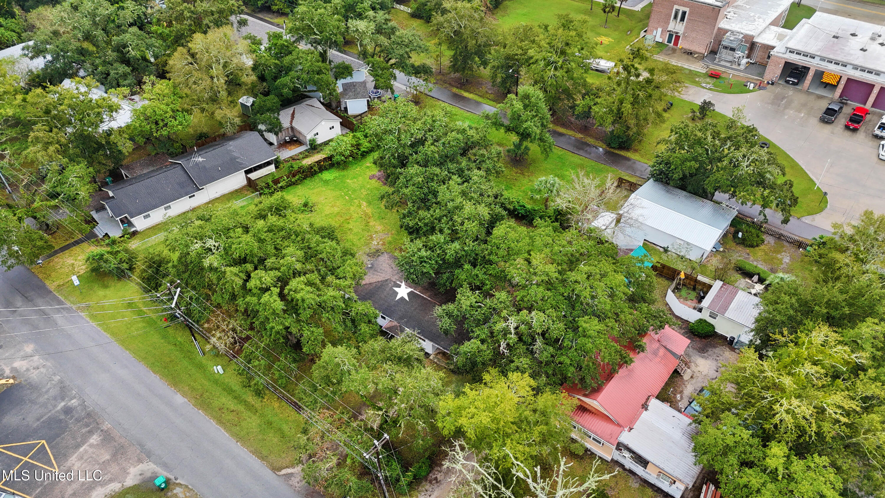 542 Demontluzin Avenue, Bay Saint Louis, Mississippi image 30