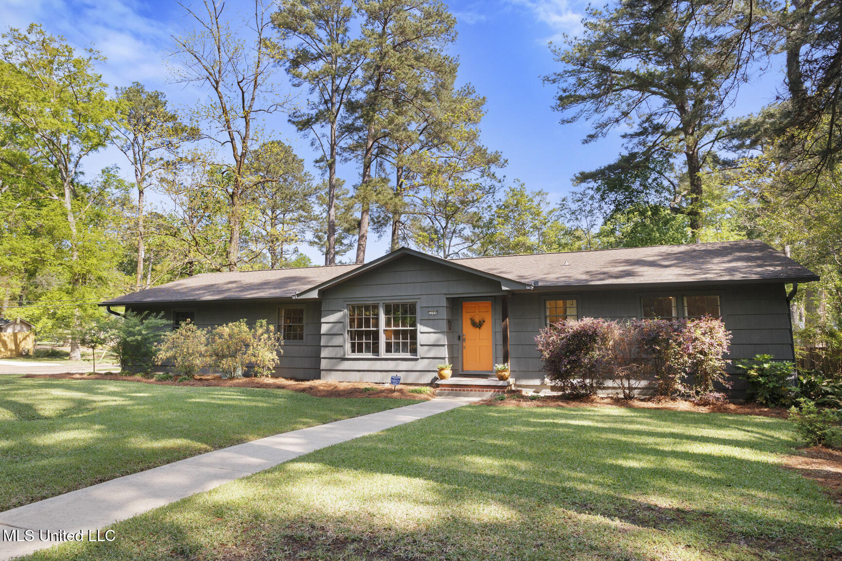 2206 E E Northside Dr Drive, Jackson, Mississippi image 1