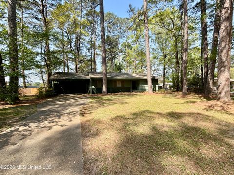 Homes For Sale - 5447 Wayneland Drive<br/> Jackson, MS 39211