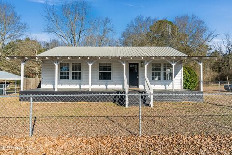 Homes For Sale - 3270 U.s. 84<br/> Laurel, MS 39443