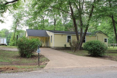 Homes For Sale - 531 Pepper Tree Lane<br/> Senatobia, MS 38668