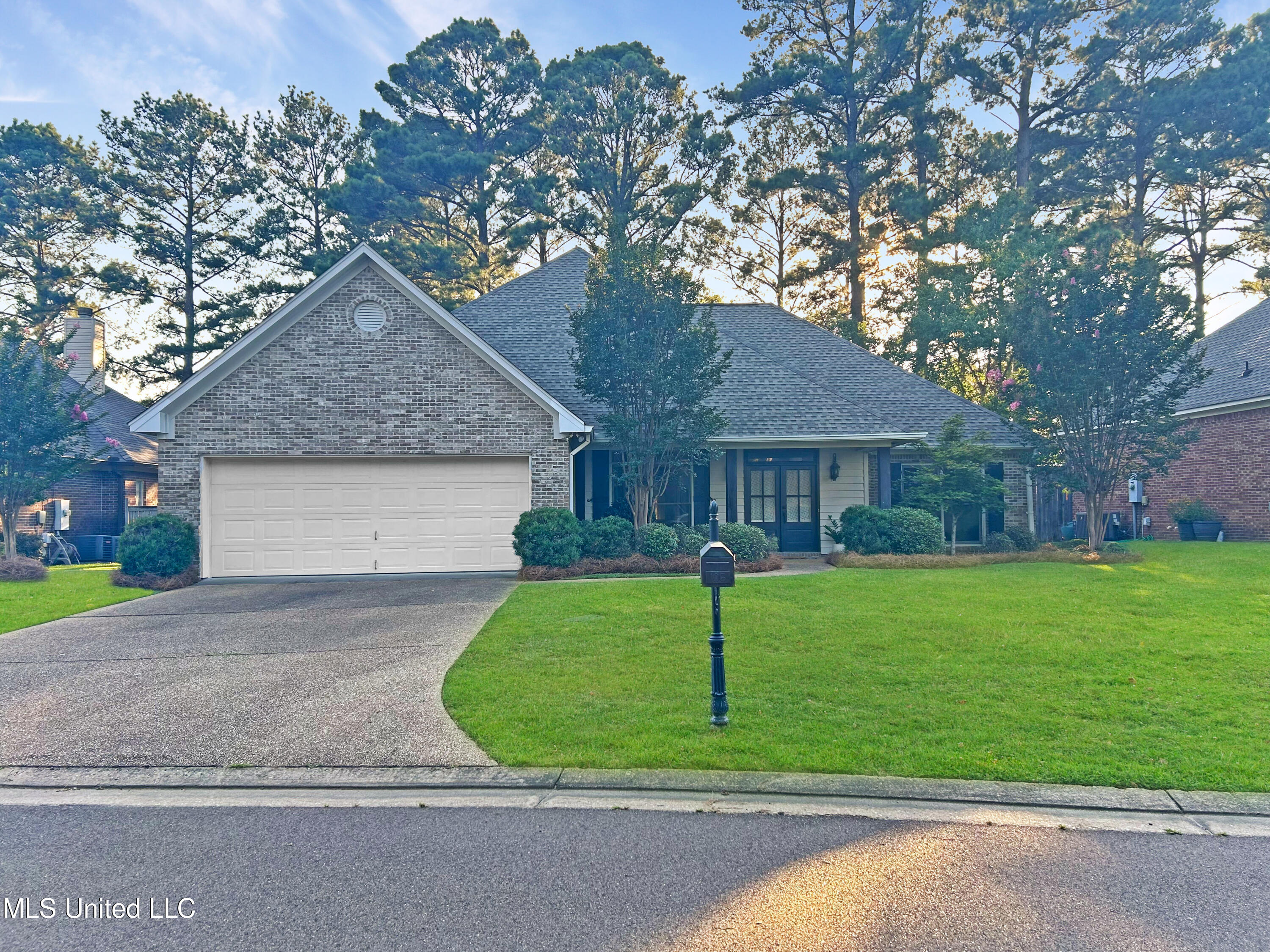 106 Pine Ridge Cir Circle, Brandon, Mississippi image 1