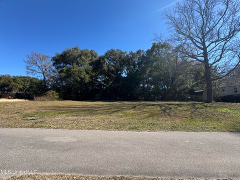 Vacant Land For Sale - 440 Diaz Avenue<br/> Biloxi, MS 39530