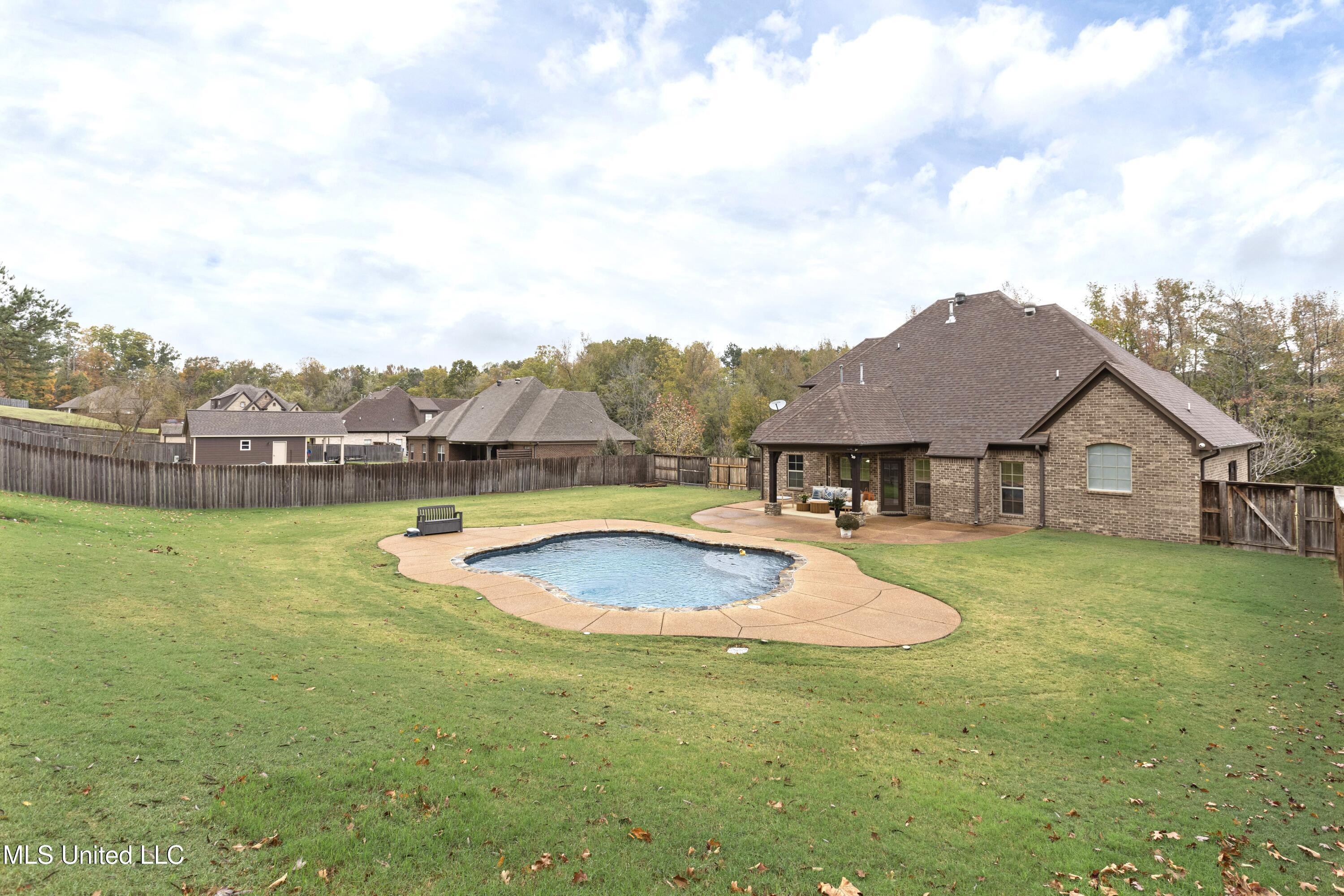 9879 Cypress Hollow Drive, Olive Branch, Mississippi image 28