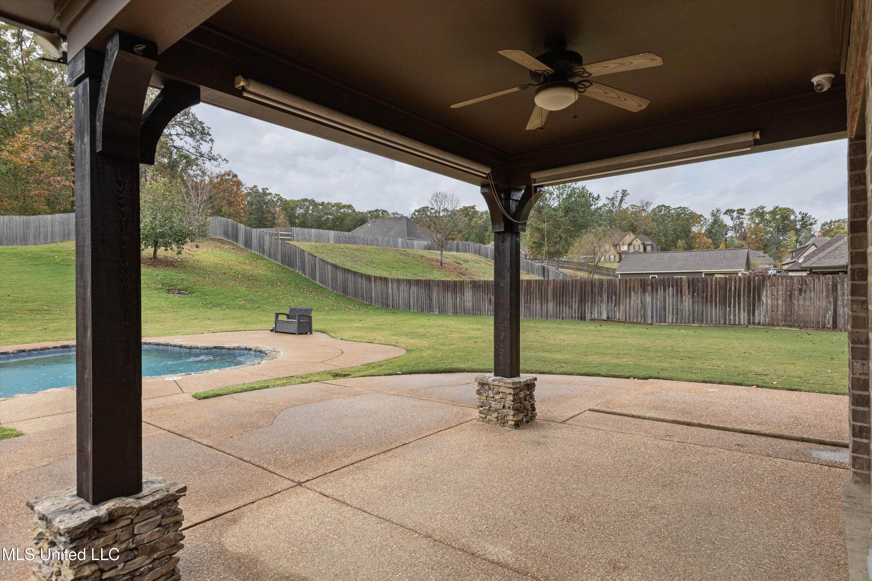 9879 Cypress Hollow Drive, Olive Branch, Mississippi image 25