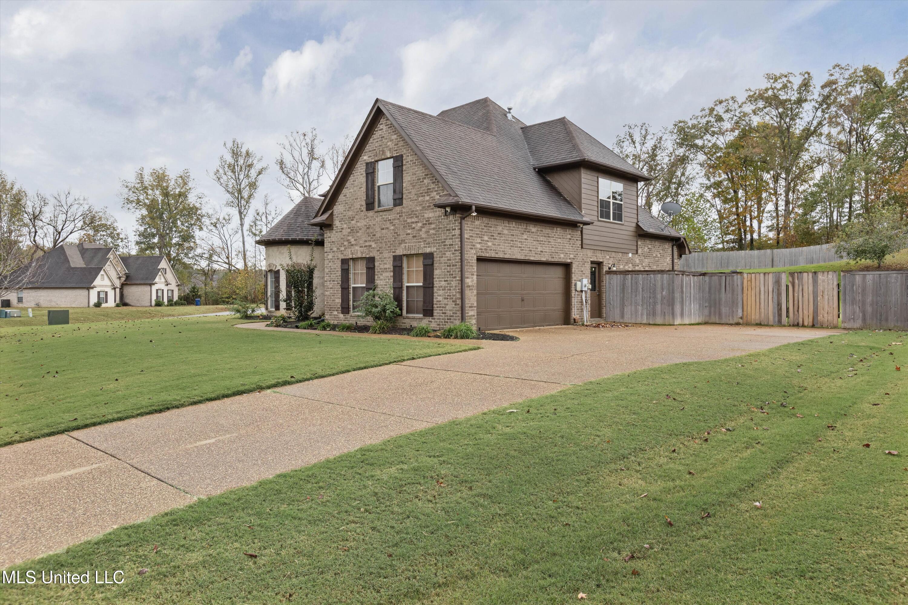 9879 Cypress Hollow Drive, Olive Branch, Mississippi image 30