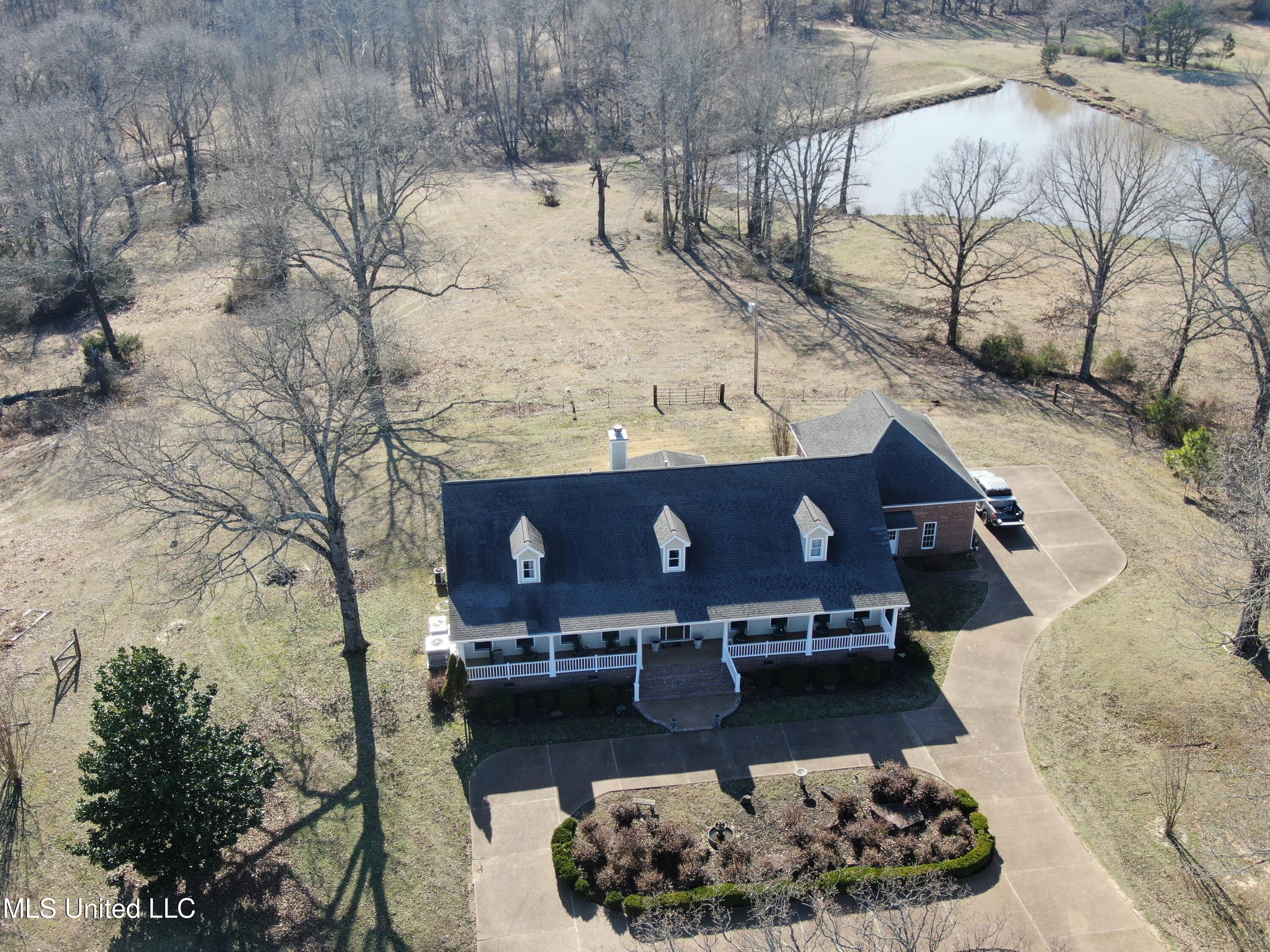 556 Thomas Road, Waterford, Mississippi image 4