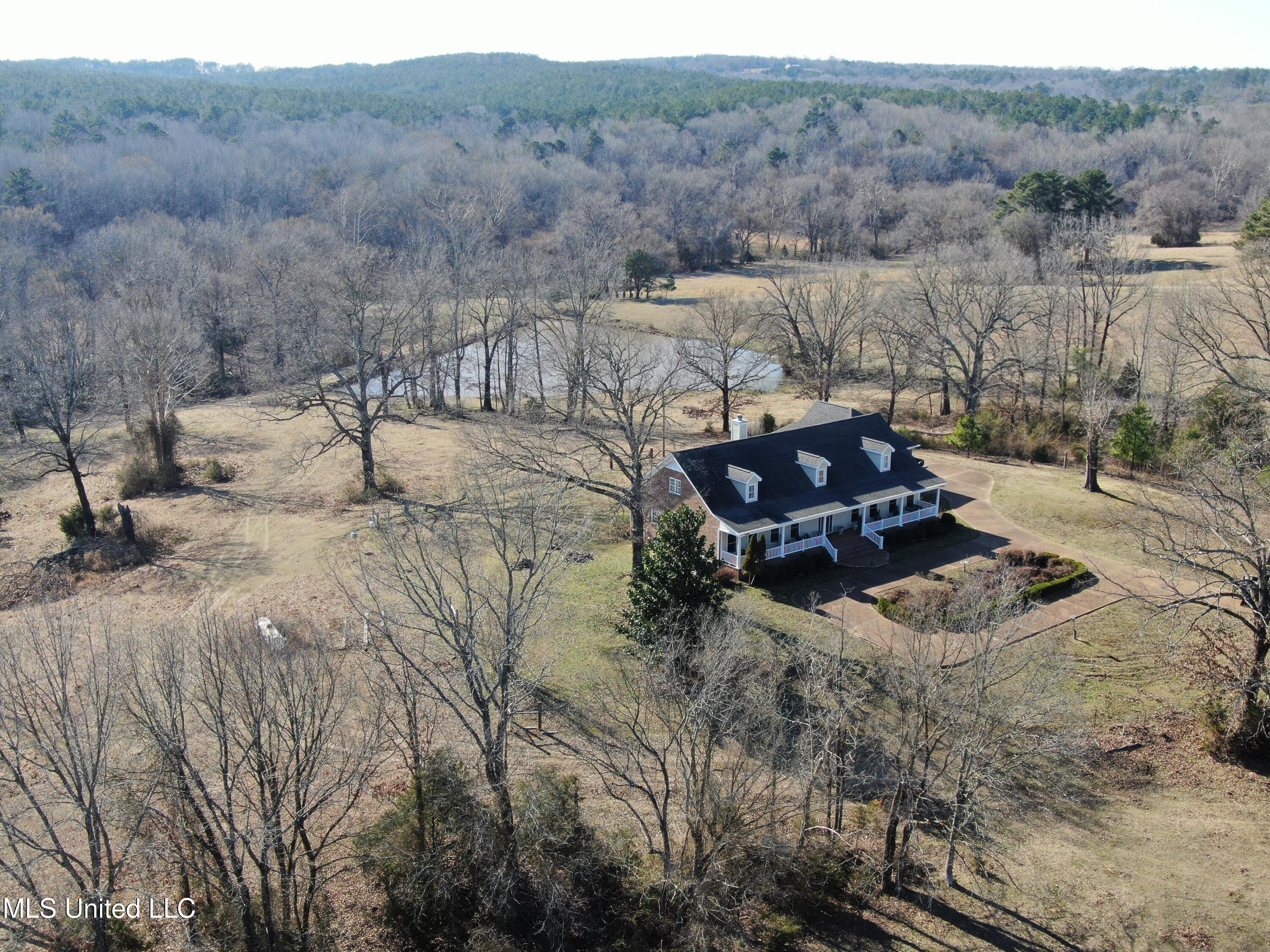 556 Thomas Road, Waterford, Mississippi image 3