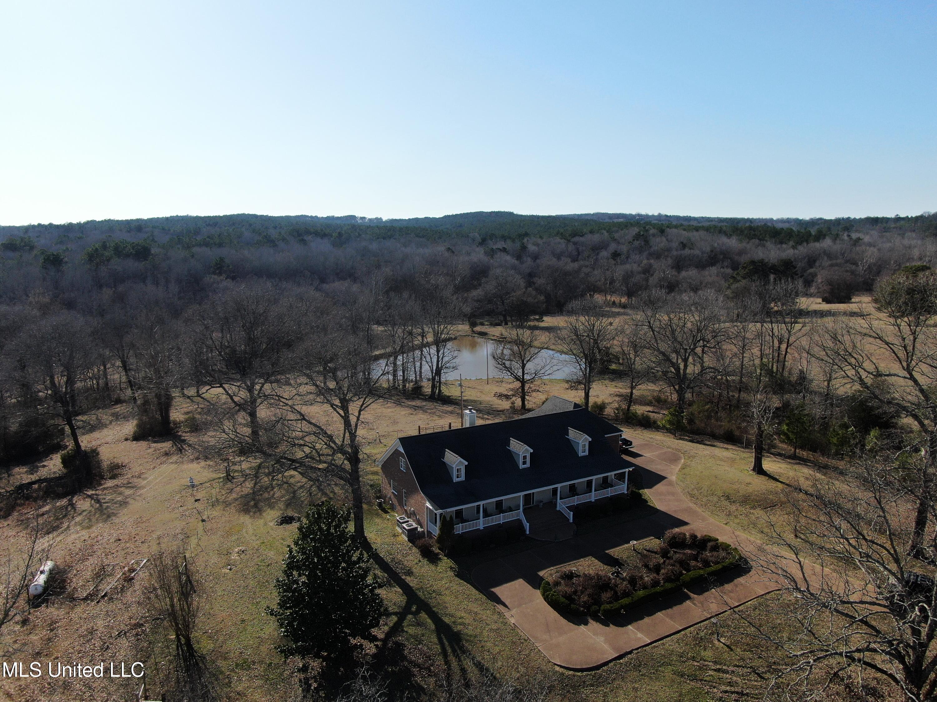 556 Thomas Road, Waterford, Mississippi image 6