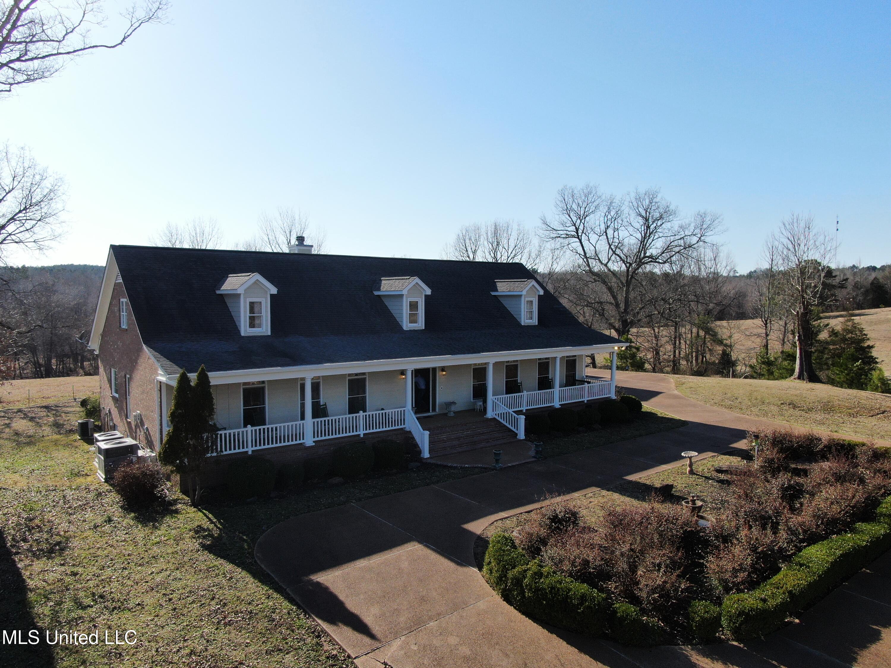 556 Thomas Road, Waterford, Mississippi image 2