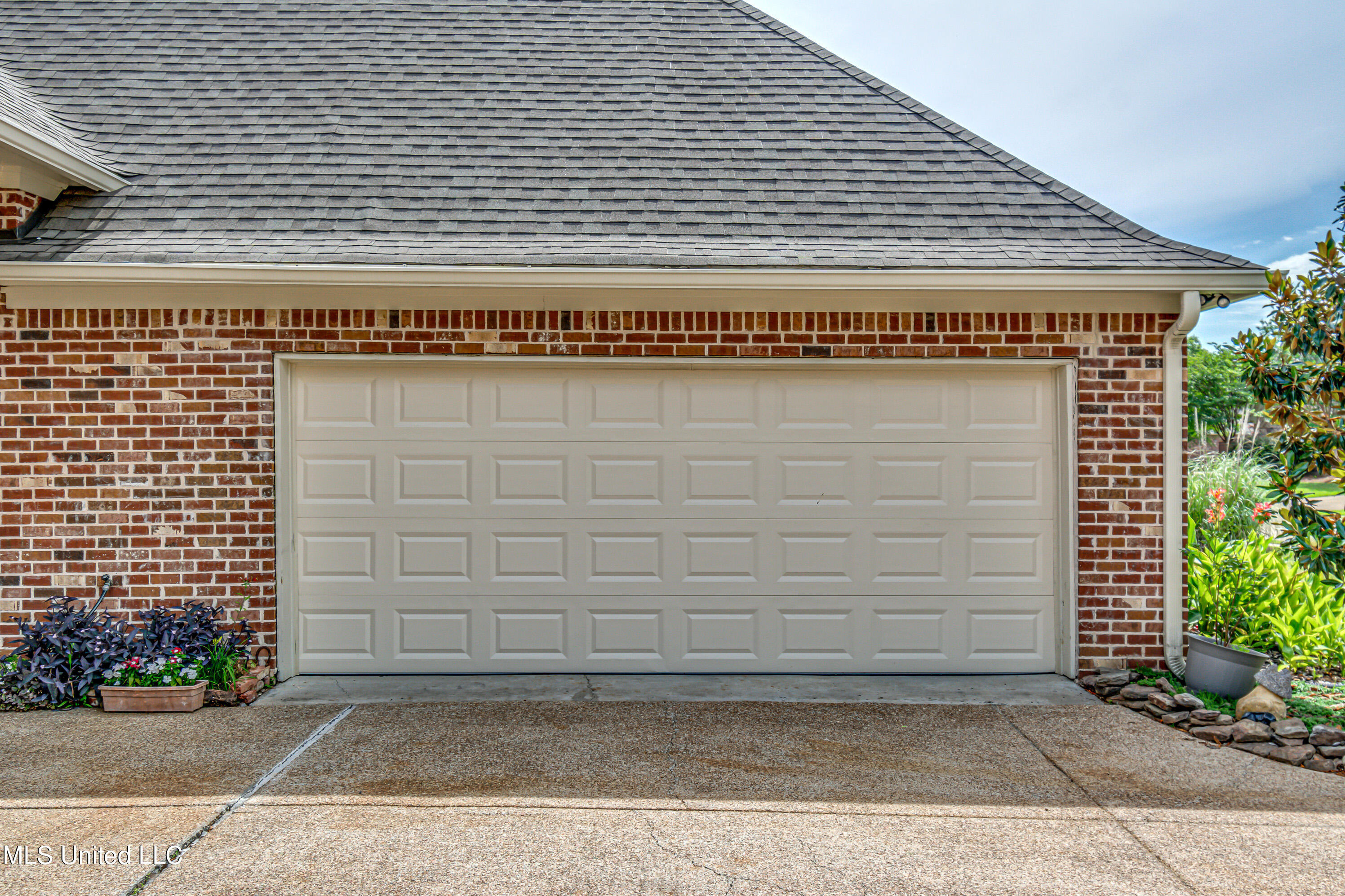 Canton, Mississippi 39046, United States, 4 Bedrooms Bedrooms, ,2 BathroomsBathrooms,Residential,Pending,56507