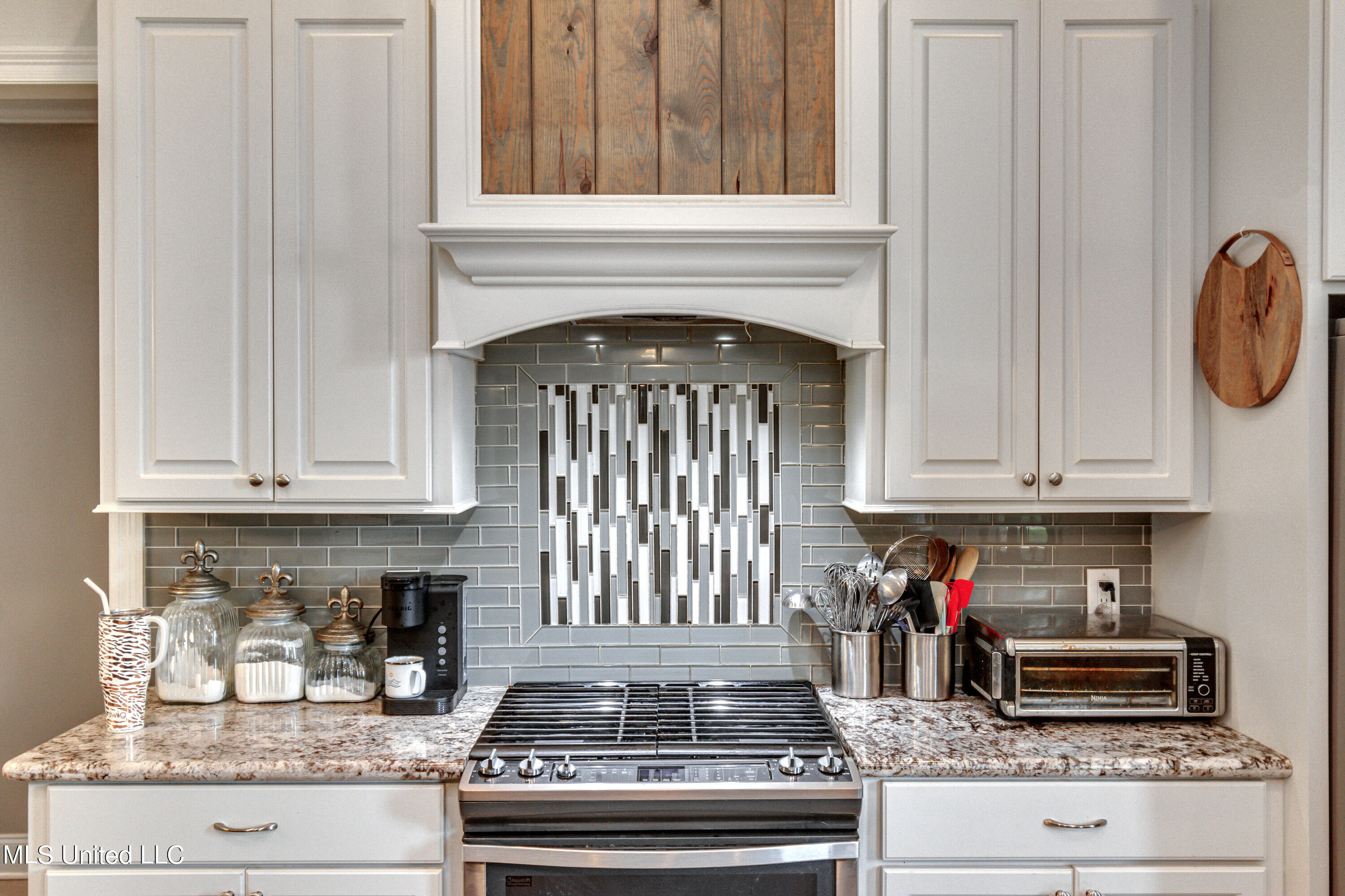 Canton, Mississippi 39046, United States, 4 Bedrooms Bedrooms, ,2 BathroomsBathrooms,Residential,Pending,56507