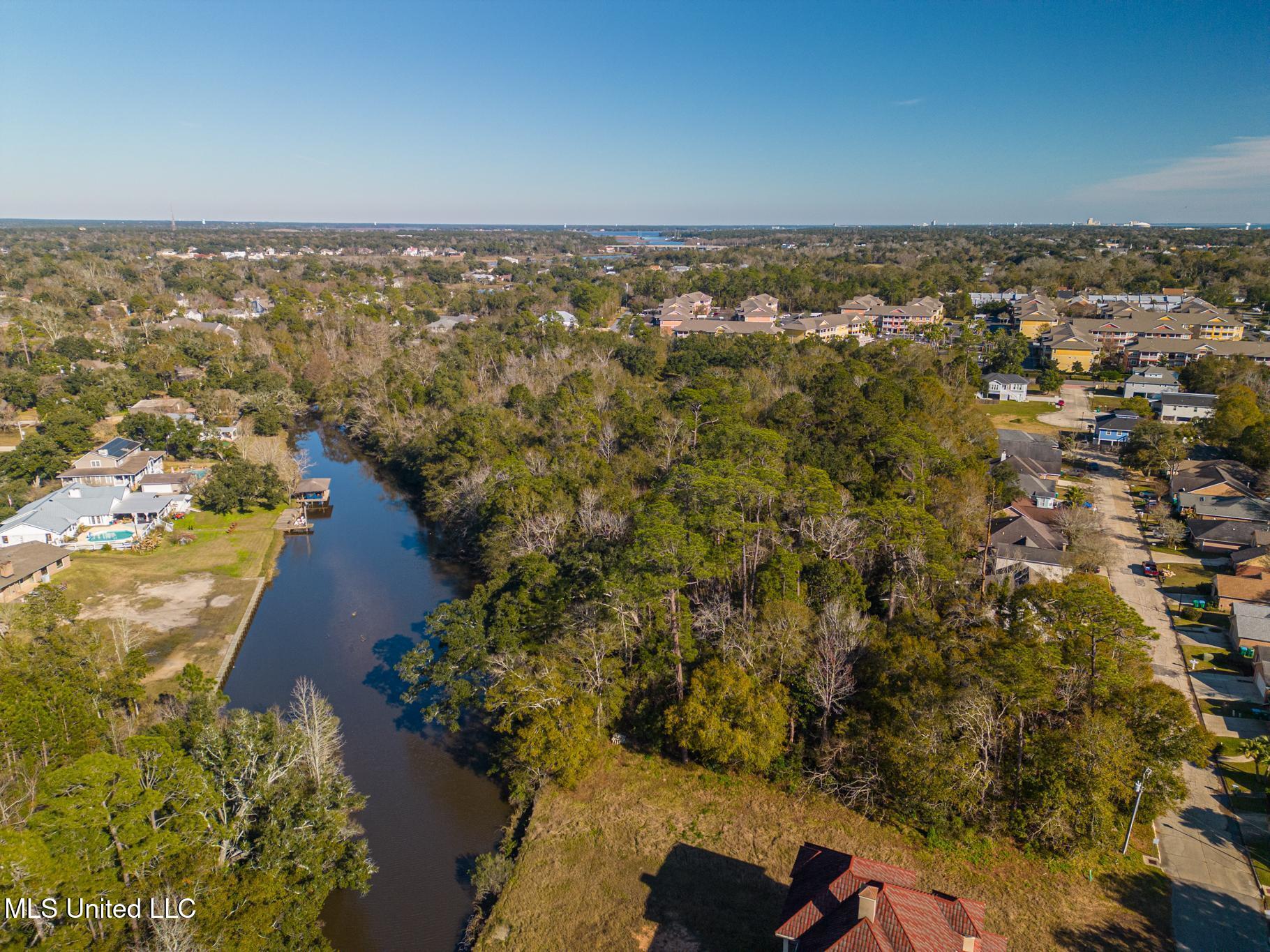 1017 Courthouse Road, Gulfport, Mississippi image 4