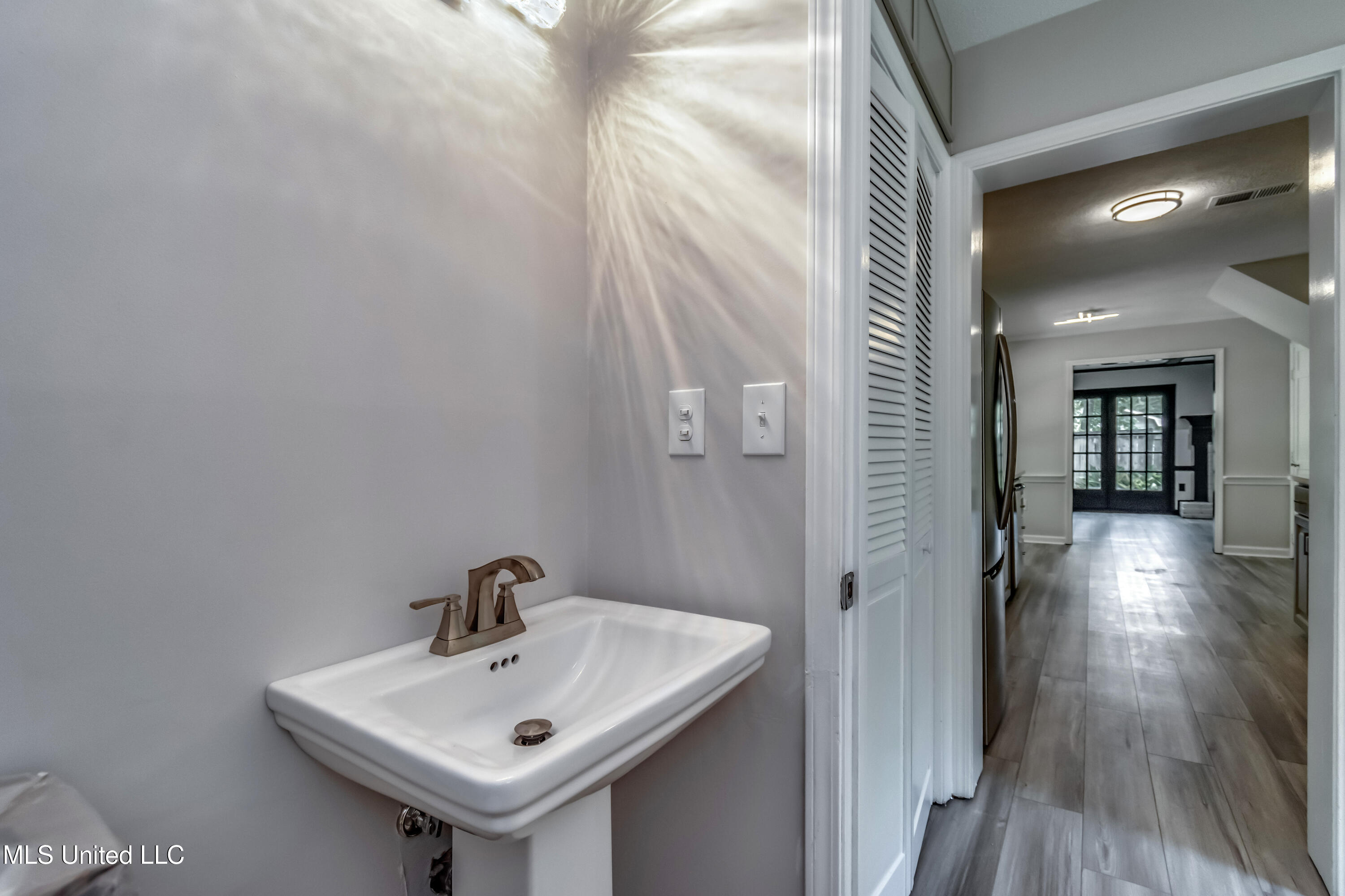 767 Sherwood Drive, Jackson, Mississippi image 40