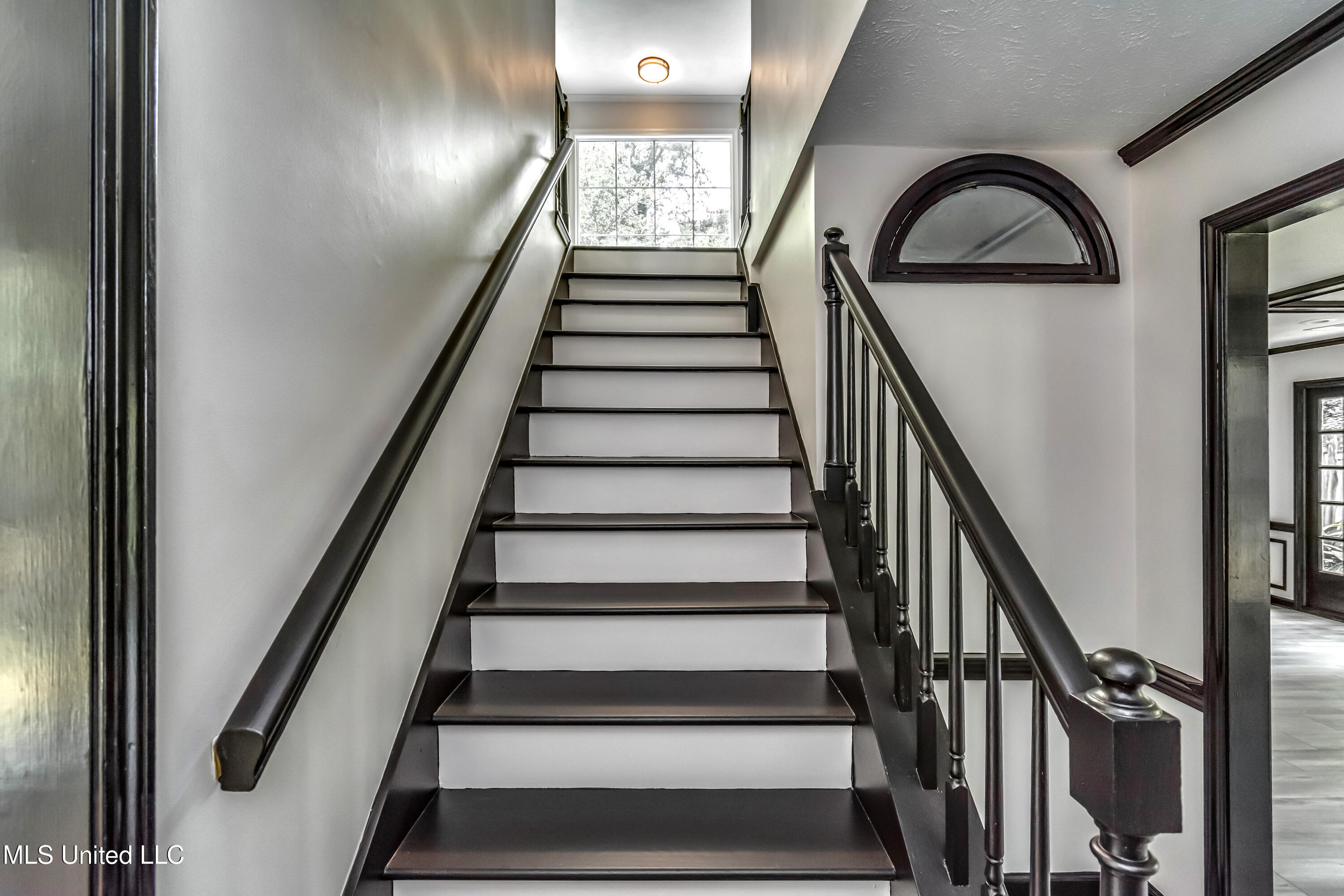 767 Sherwood Drive, Jackson, Mississippi image 7