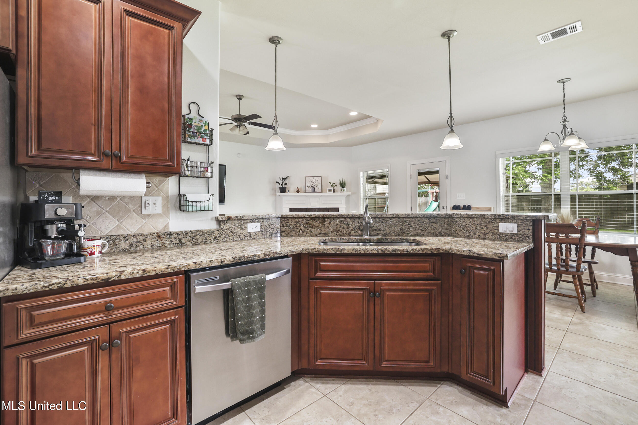 13111 Hawthorn Drive, Biloxi, Mississippi image 18