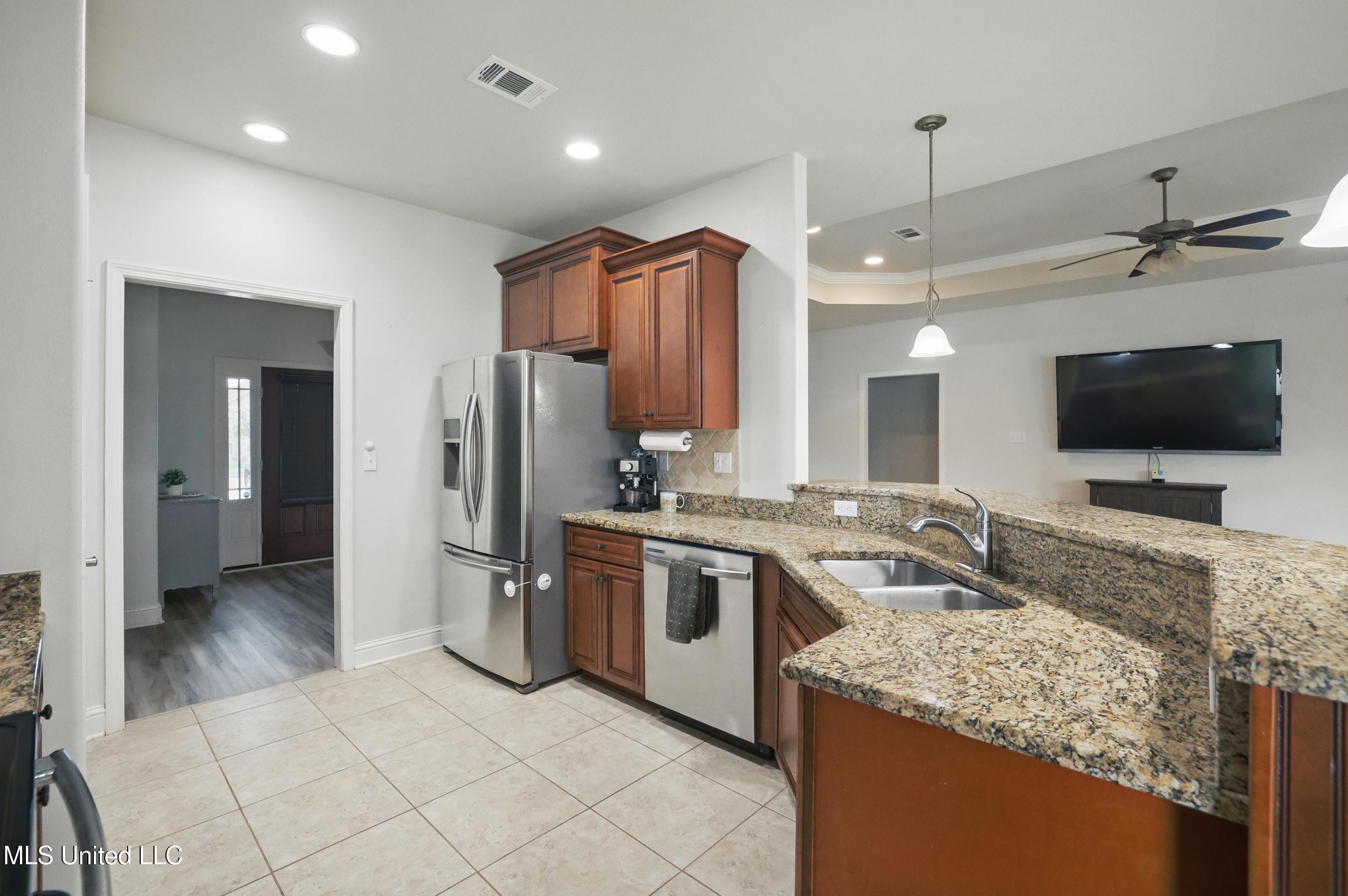 13111 Hawthorn Drive, Biloxi, Mississippi image 17