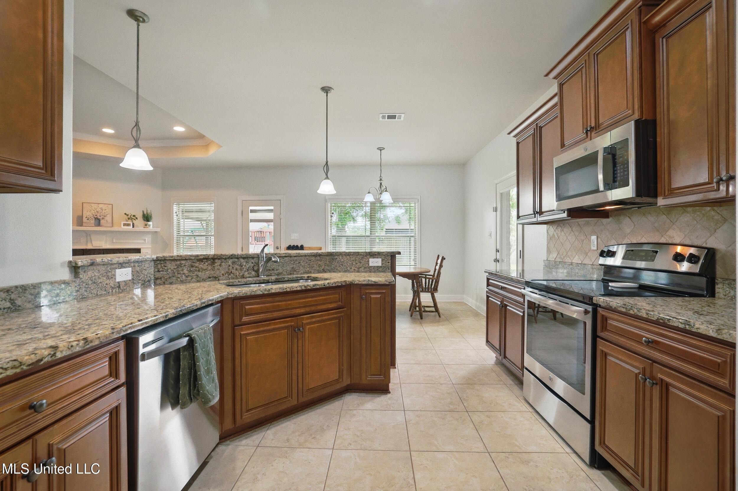 13111 Hawthorn Drive, Biloxi, Mississippi image 15