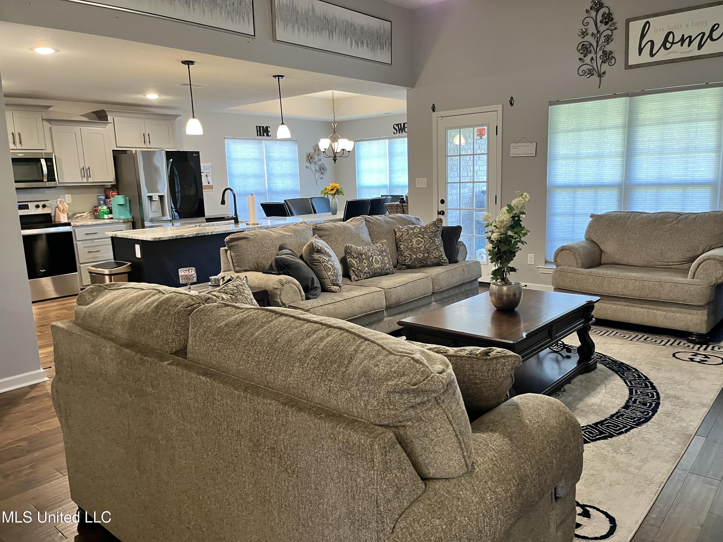 187 Magnolia Heights Drive, Hernando, Mississippi image 2