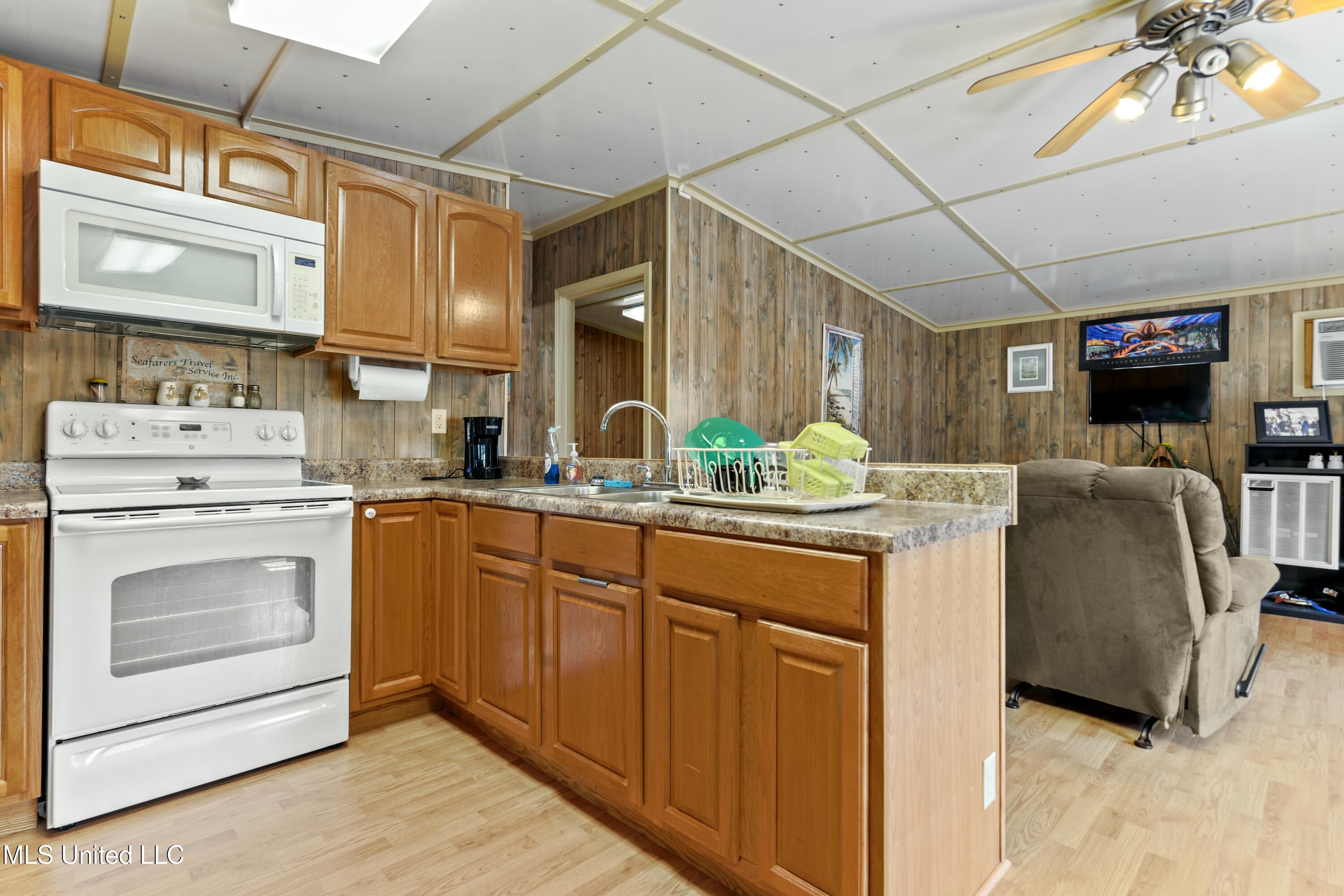 10099 W Park Road, Bay Saint Louis, Mississippi image 10