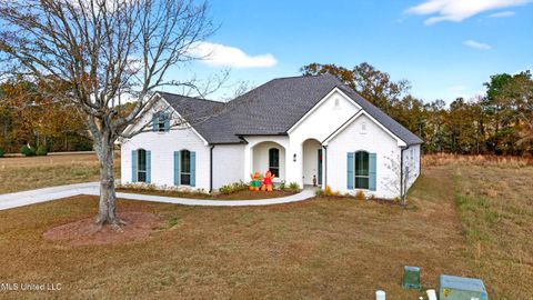 Homes For Sale - 105 Jefferson Davis Parkway<br/> Picayune, MS 39466