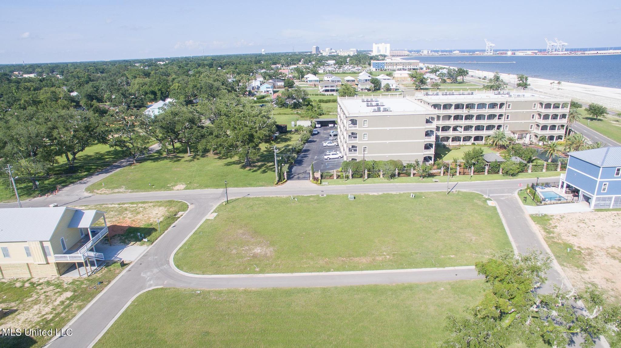541 Fournier Avenue, Gulfport, Mississippi image 12