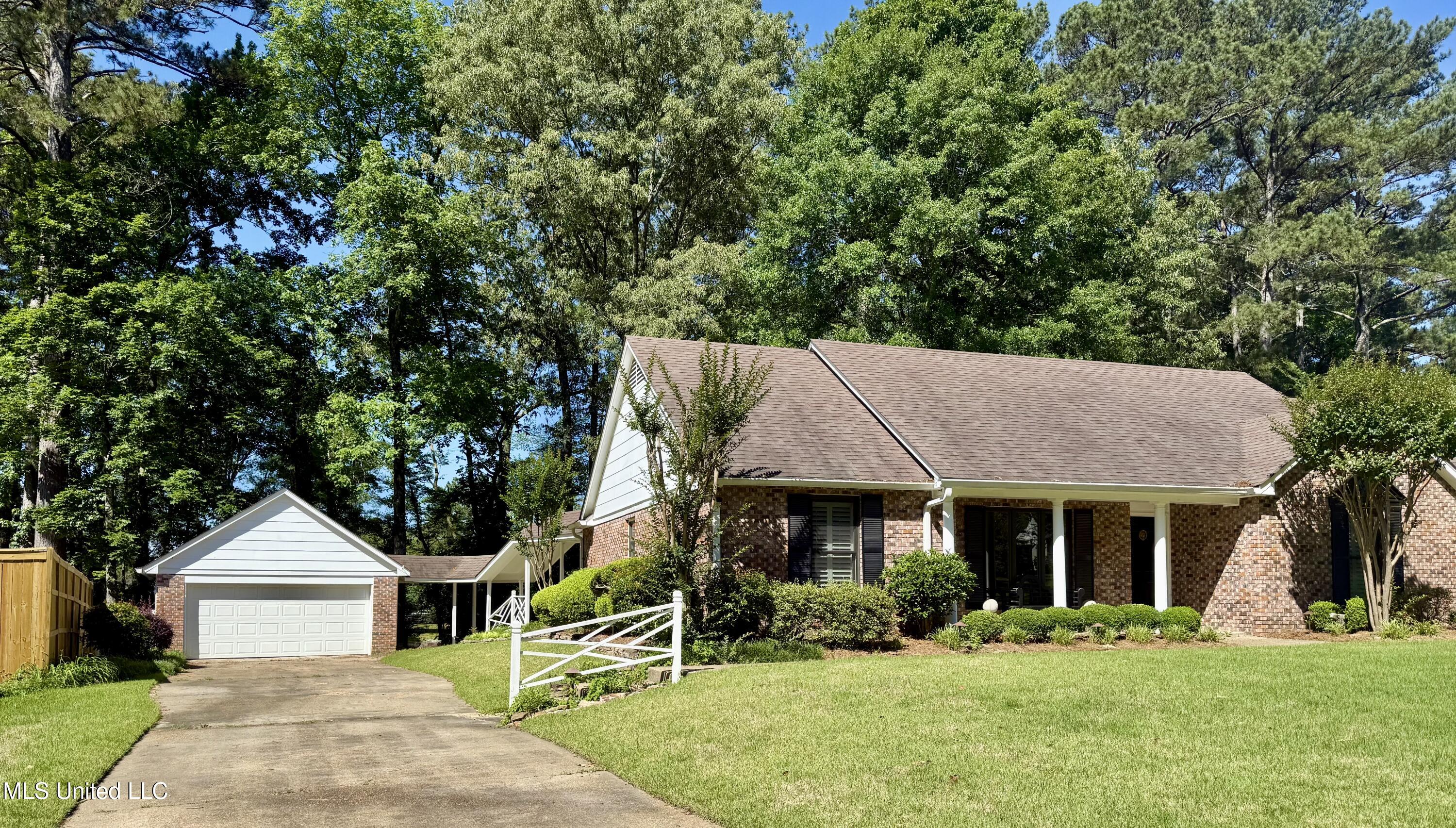 697 Country Place Drive, Pearl, Mississippi image 2