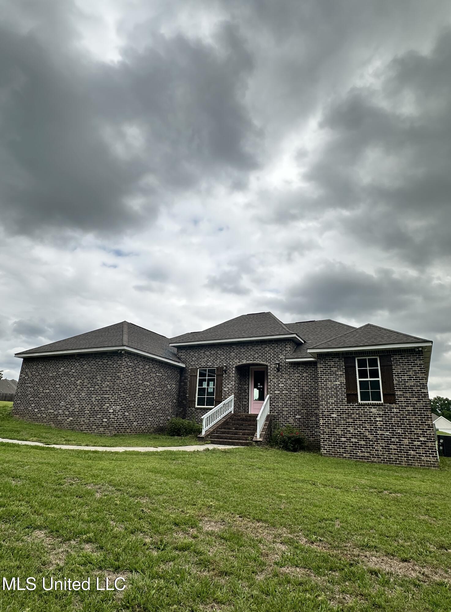 8 Shade Tree Drive, Carriere, Mississippi image 1