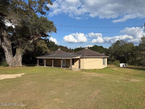 Homes For Sale - 69 Buster Shaw Road<br/> Lumberton, MS 39455