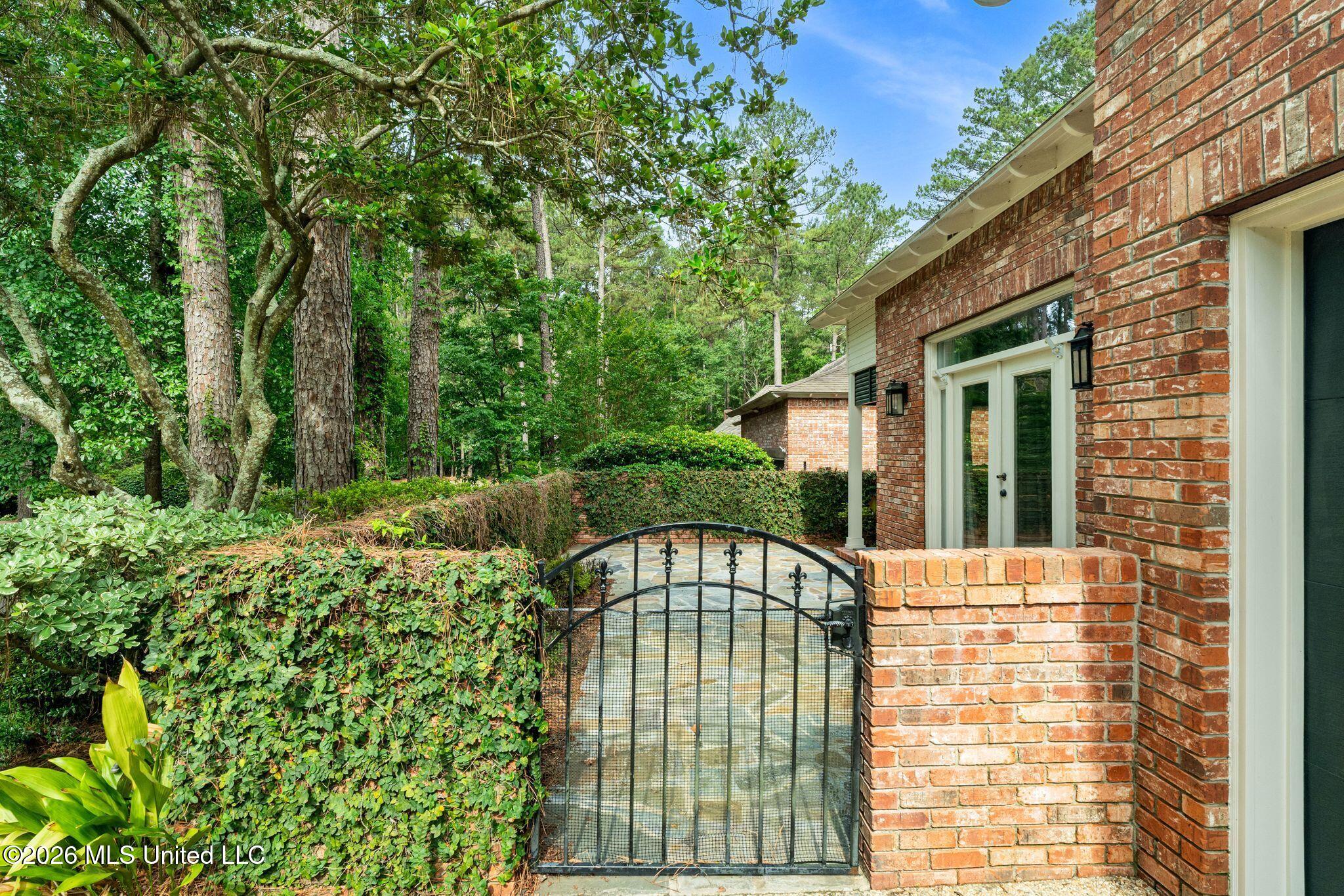 10 Moss Point Road