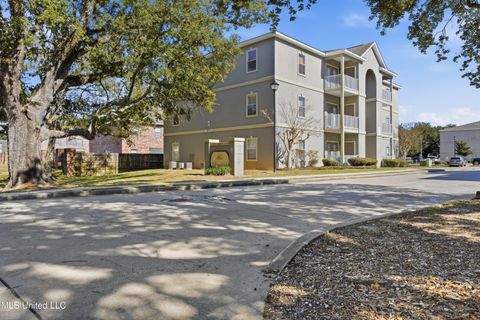 Condo For Sale - 310 Holcomb Boulevard<br/> Ocean Springs, MS 39564