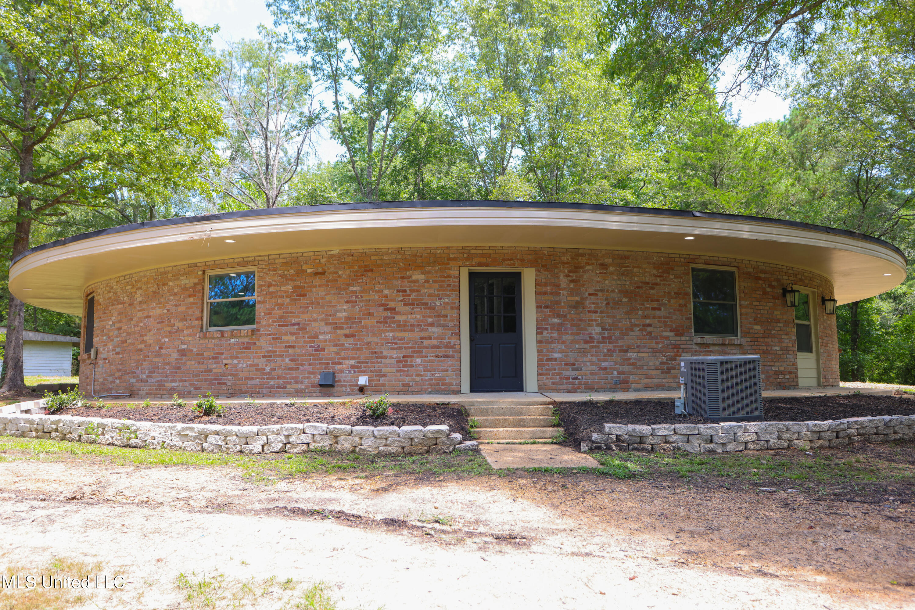 1879 Flowers Road, Terry, Mississippi image 1