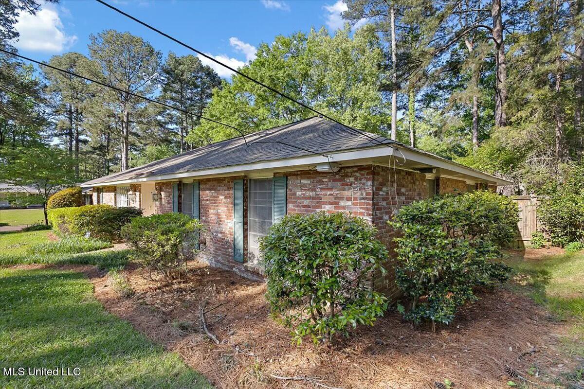 5305 Balmoral Drive, Jackson, Mississippi image 2