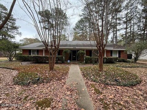 Homes For Sale - 5376 Kaywood Drive<br/> Jackson, MS 39211