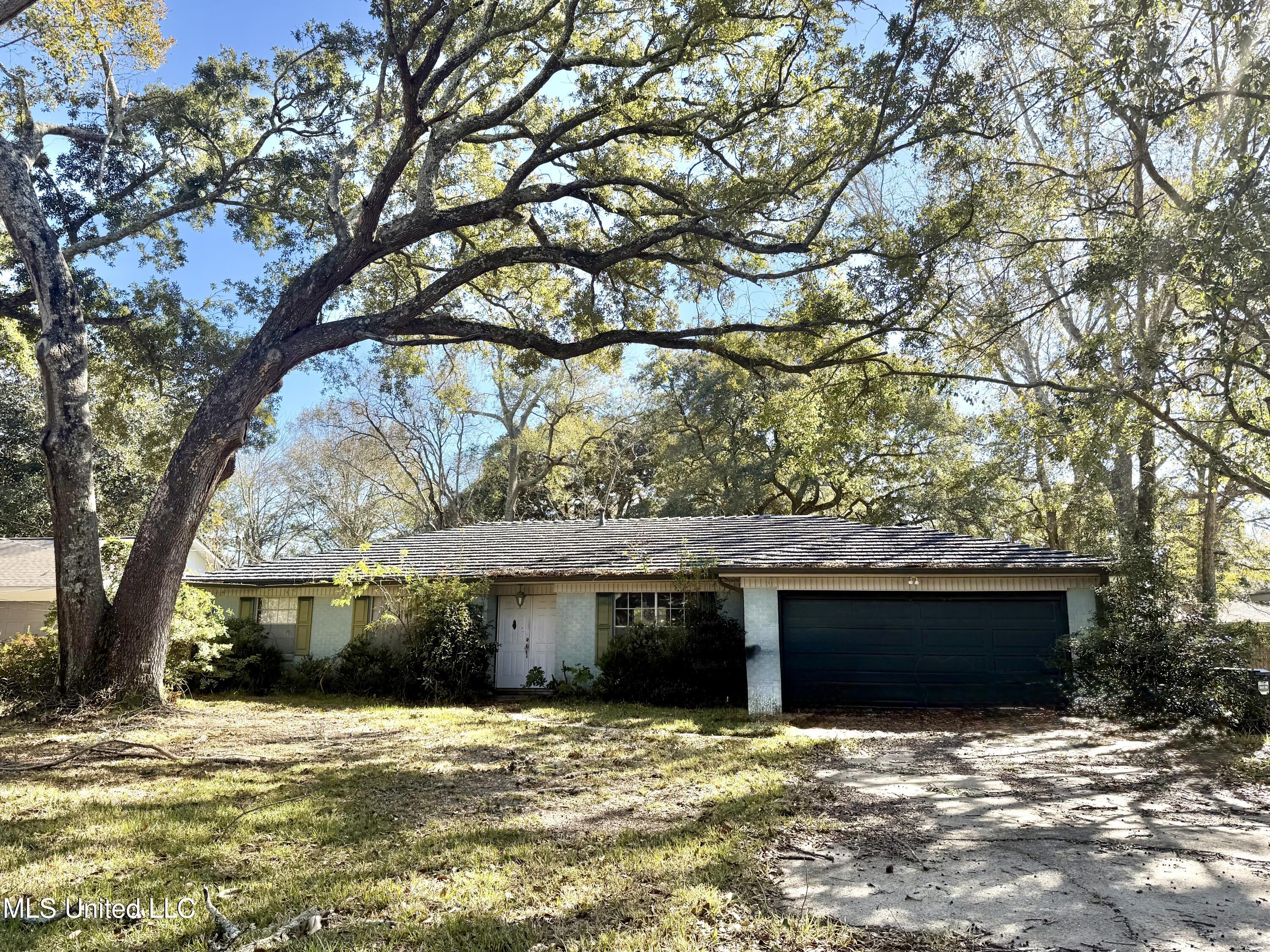 825 Graveline Road, Gautier, Mississippi image 1