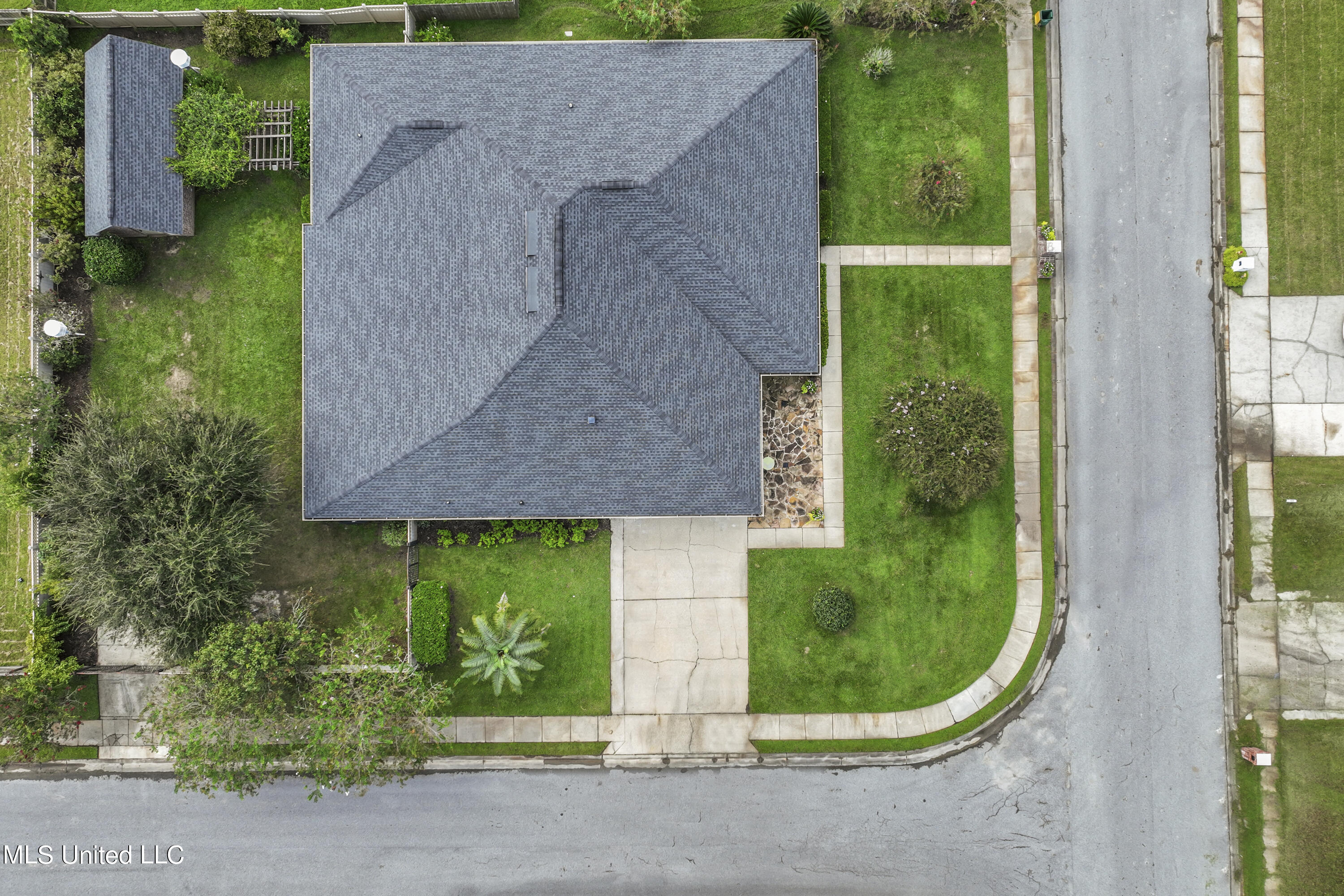 11341 Camelot Estates Drive, Gulfport, Mississippi image 46