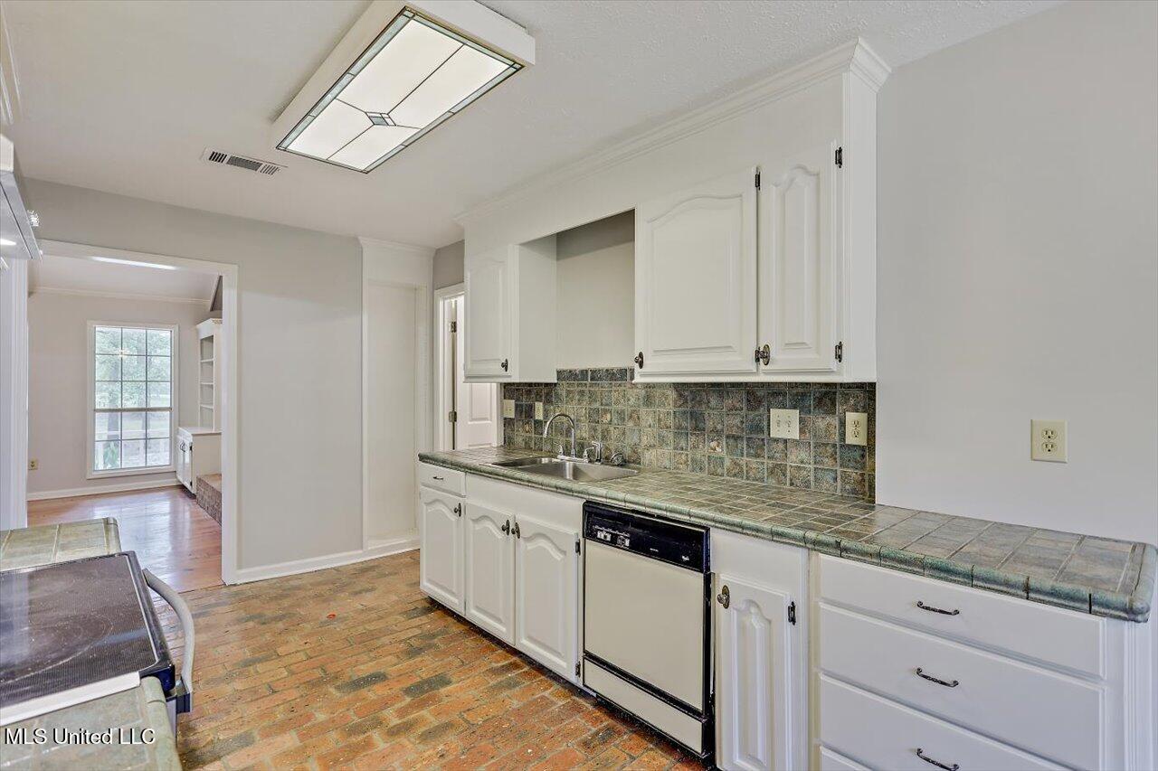 1554 Orchard Wood Road, Terry, Mississippi image 12