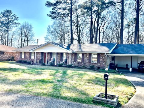 Homes For Sale - 737 Brookwood Drive<br/> Brookhaven, MS 39601