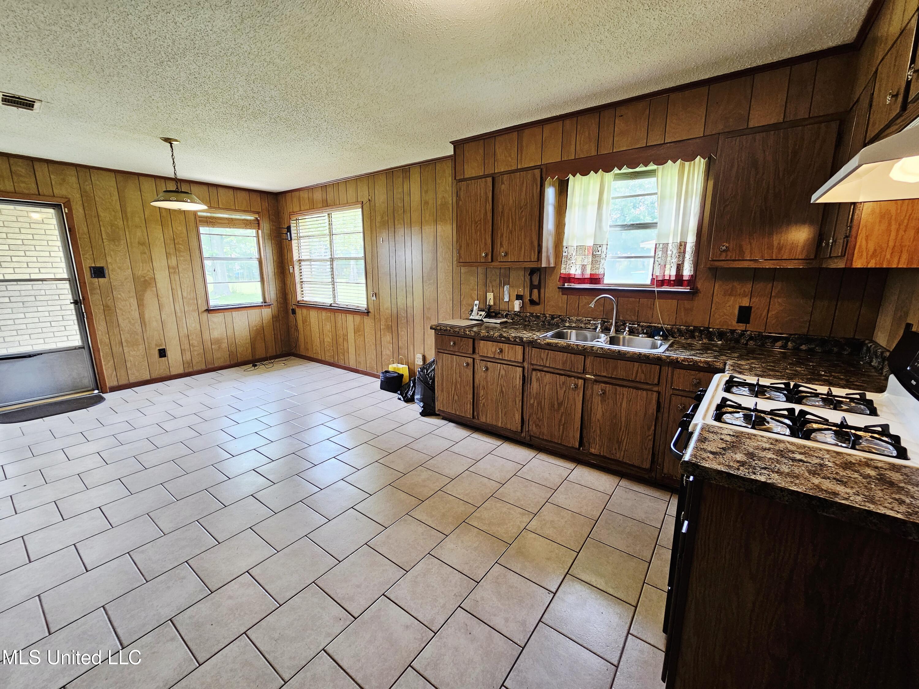 800 S Main Street, Picayune, Mississippi image 3