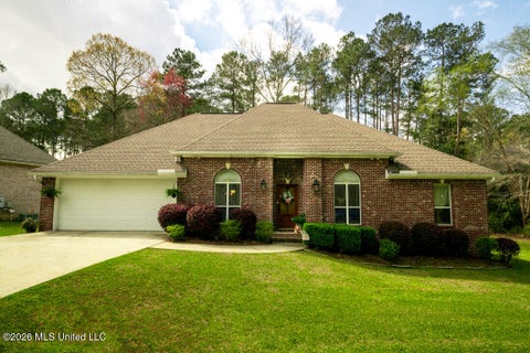 Homes For Sale - 123 Courtland Drive<br/> Hattiesburg, MS 39402