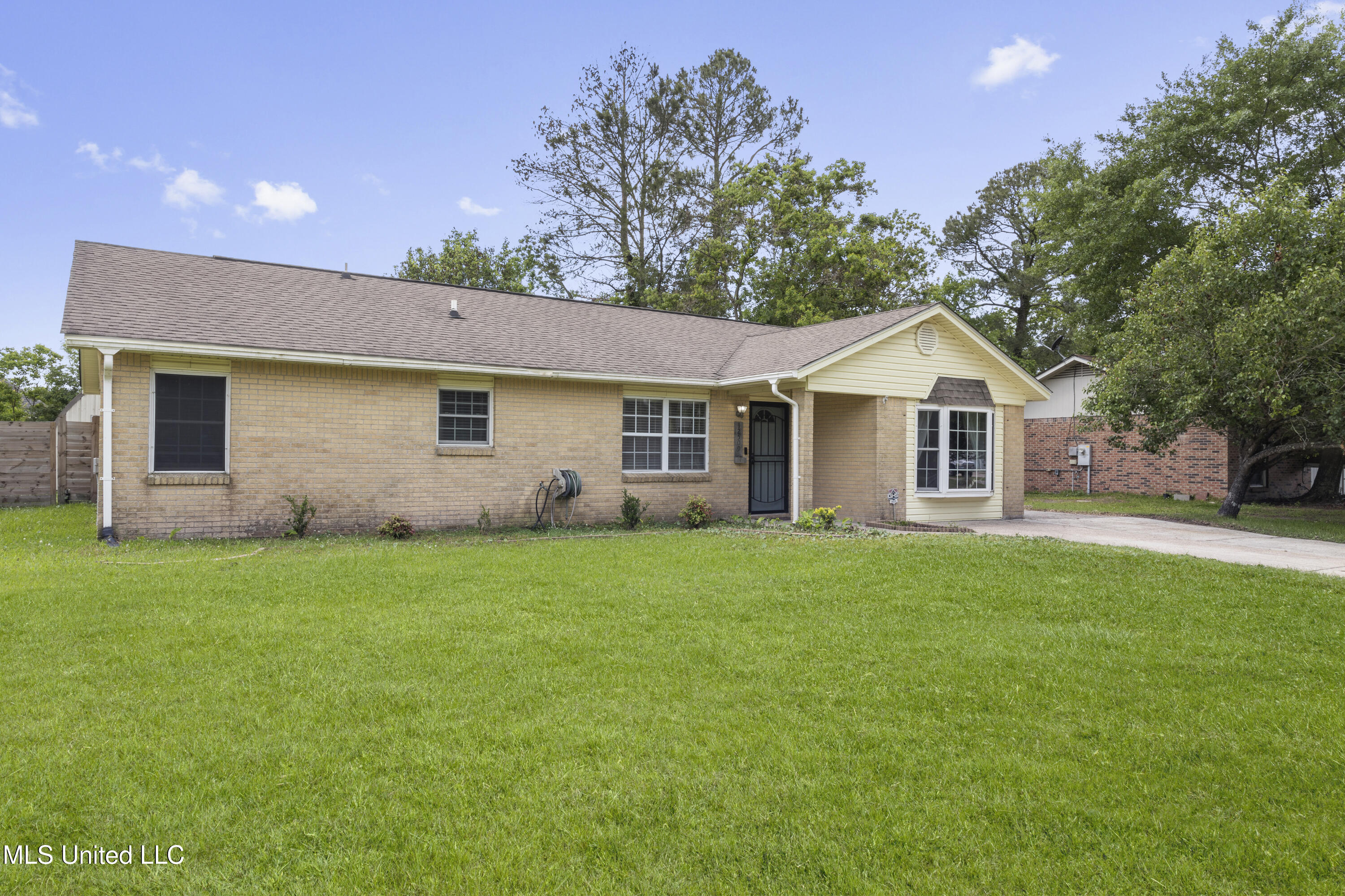 12509 Ponce De Leon Drive, Ocean Springs, Mississippi image 2