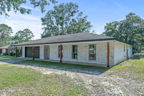 Single Family Residence in Ocean Springs MS 12425 Moreton Place 2.jpg