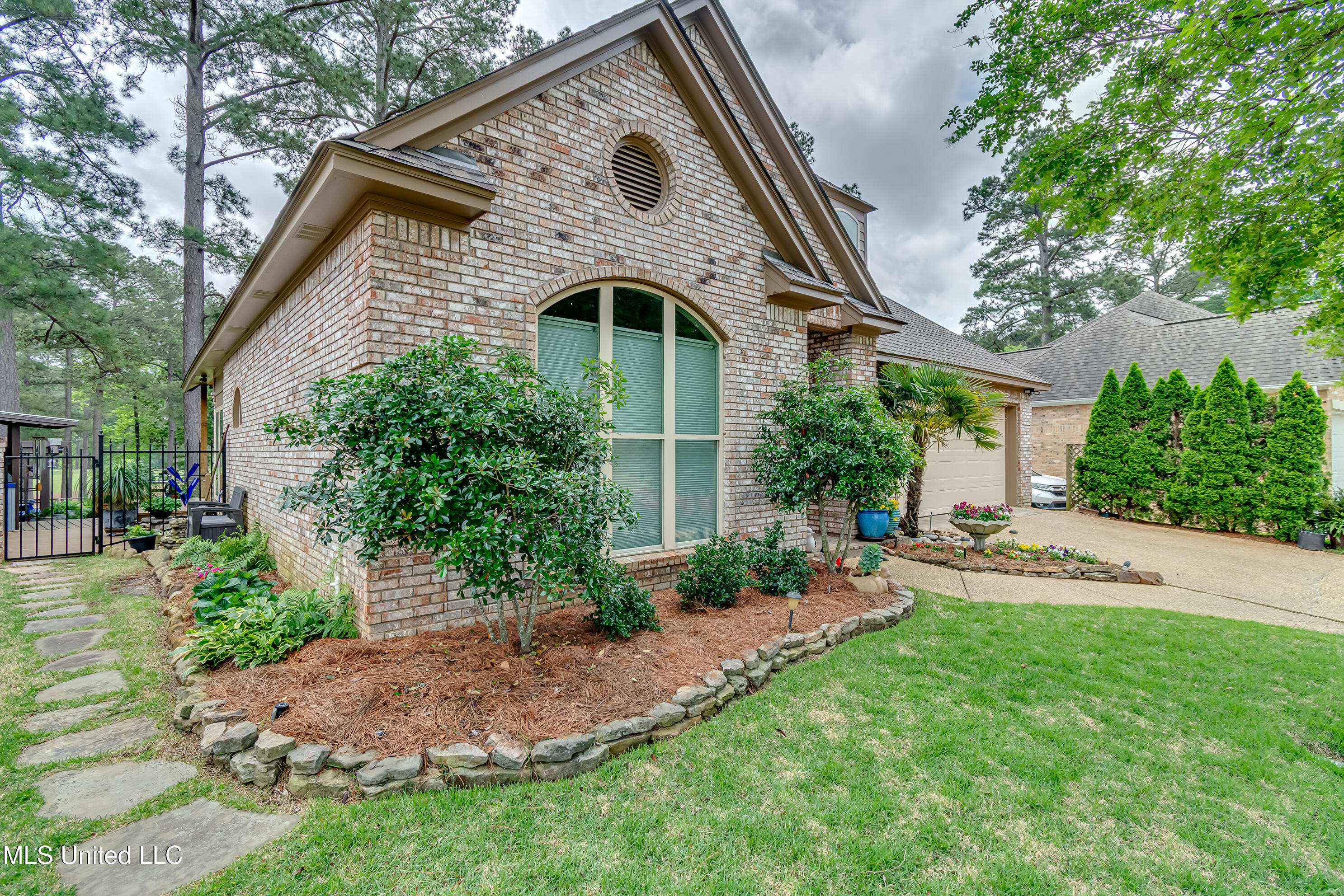 3083 E Fairway Drive, Brandon, Mississippi image 6