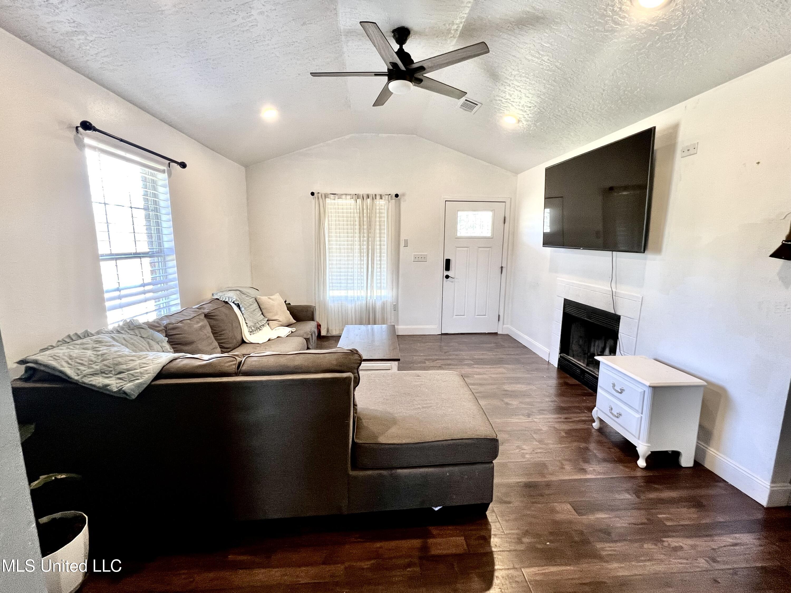 4400 Sammie Hearndon Road, Moss Point, Mississippi image 4